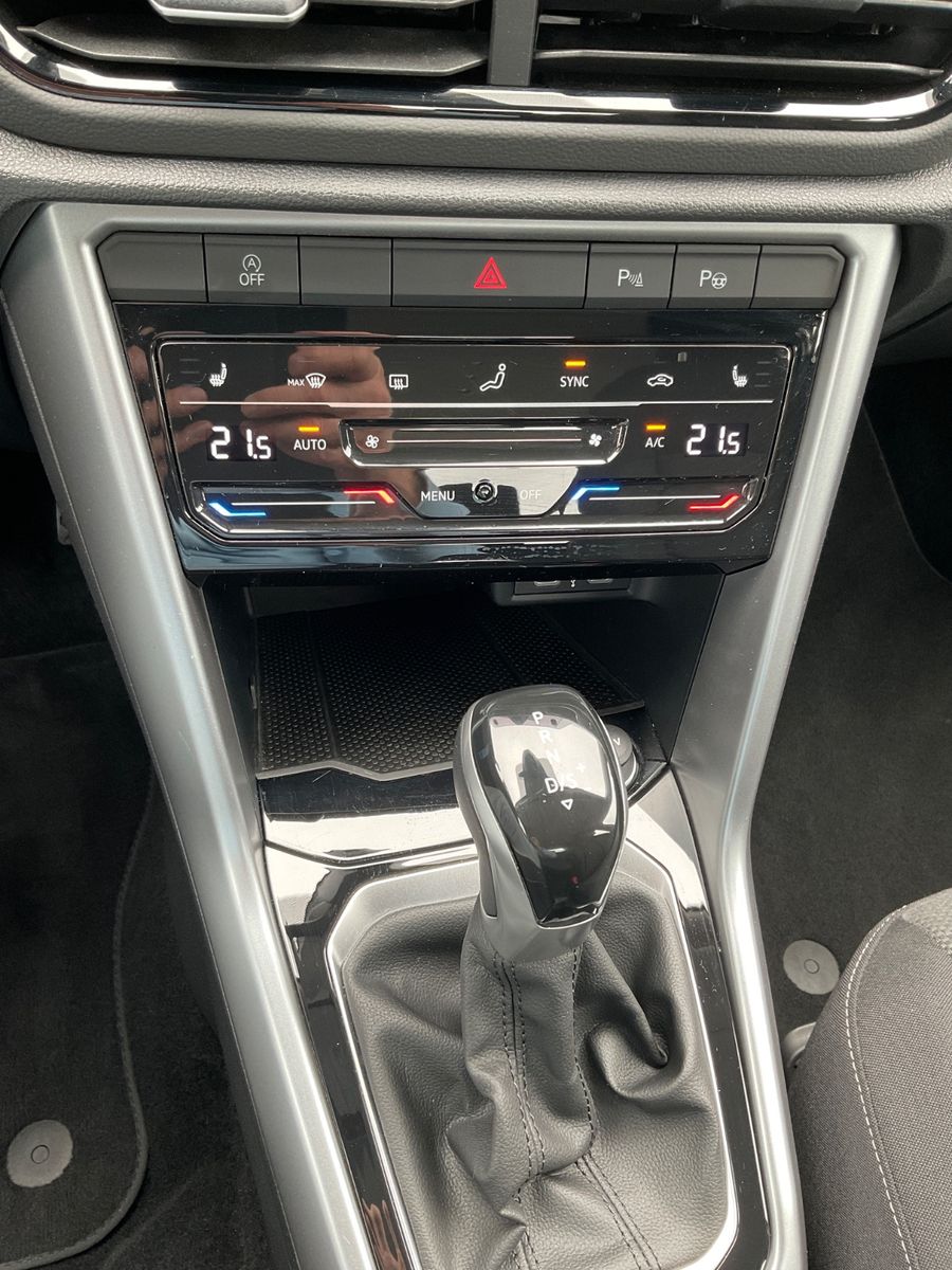 Fahrzeugabbildung Volkswagen T-Roc 1.5 TSI DSG Life,AHK,Navi,LED,AppConnect