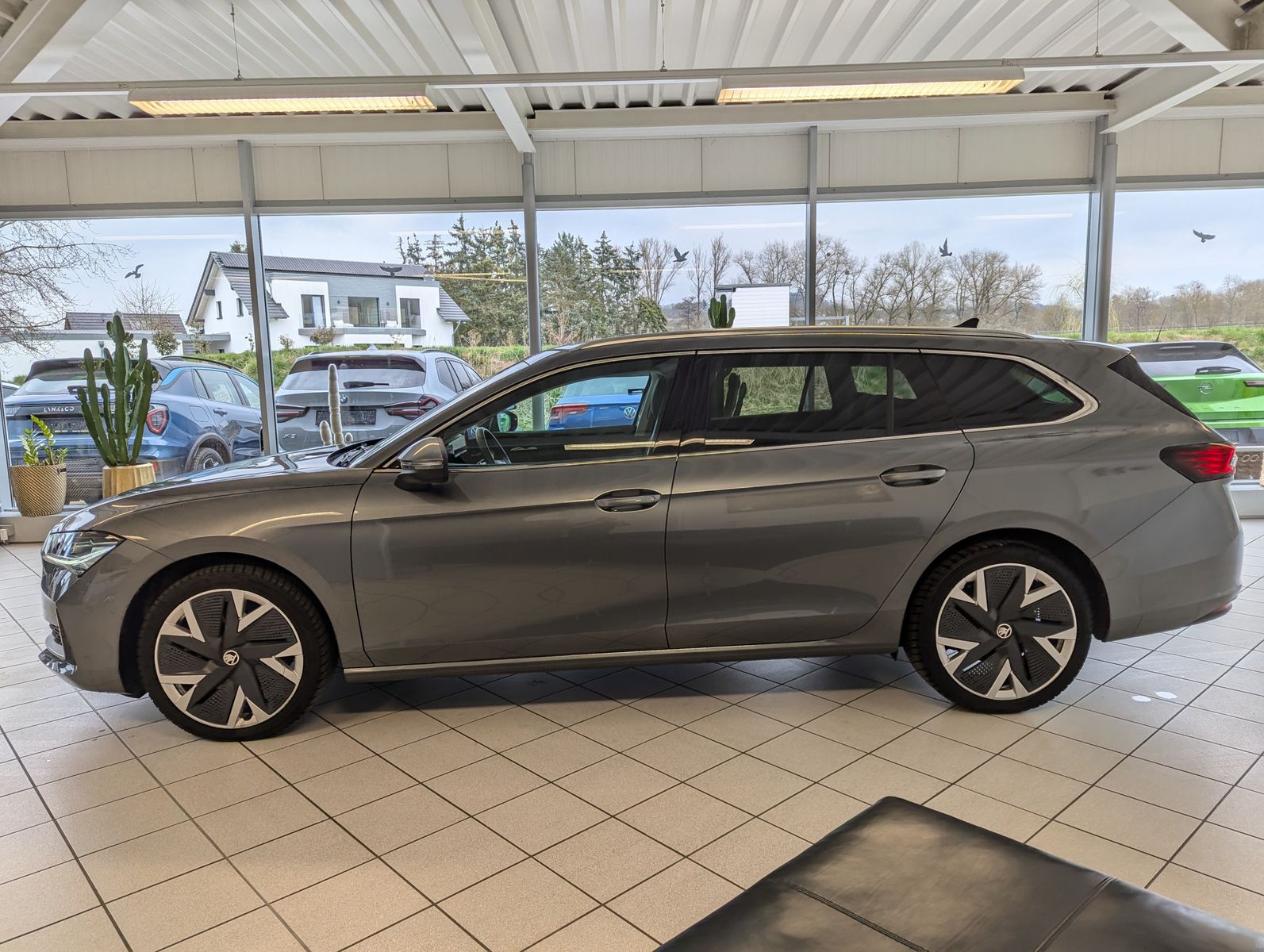 Fahrzeugabbildung SKODA Superb 2.0TDI DSG 4x4 Pano Matrix ACC AHK 5J Gar