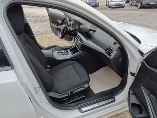 Fahrzeugabbildung BMW 318d/1.Hd/Curved/Navi/AHK/150PS/LED/115TKM/