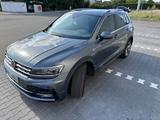 Volkswagen Tiguan,VOLLAUST.,R-LINE, 4MOTION,HUD,STHZ,D - VW Tiguan Gebrauchtwagen in Leipzig