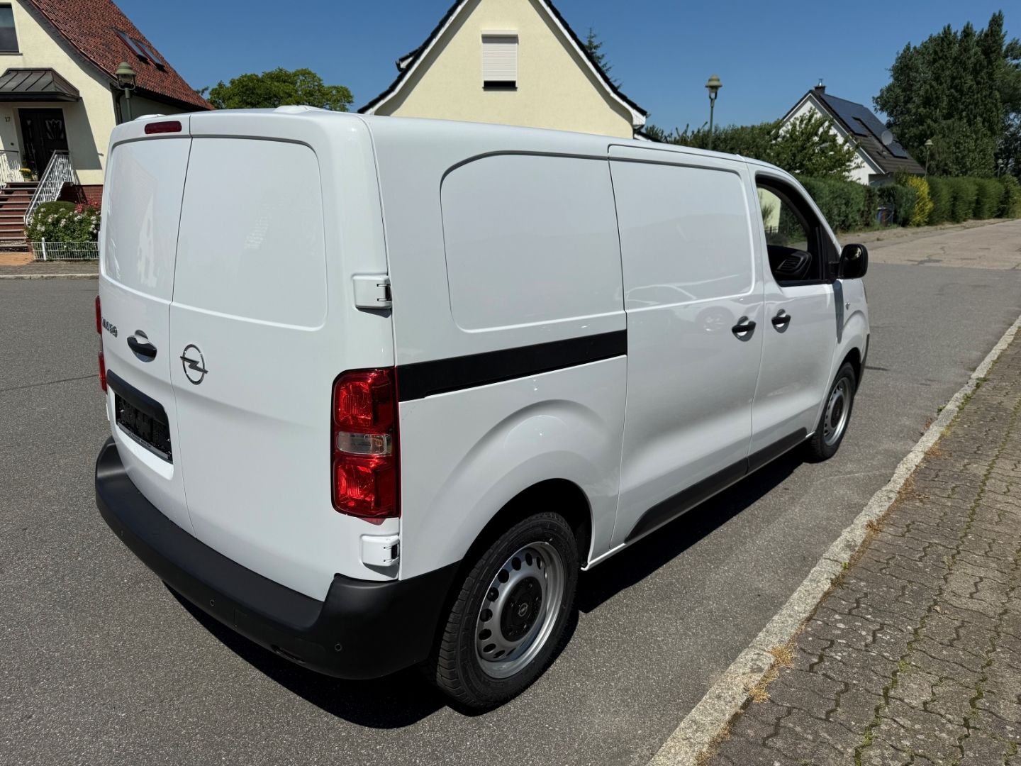 Fahrzeugabbildung Opel Vivaro Kasten Edition L2 2.0 Kamera+PDC+Carplay