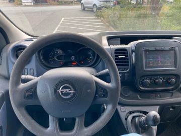 Opel Vivaro - 11