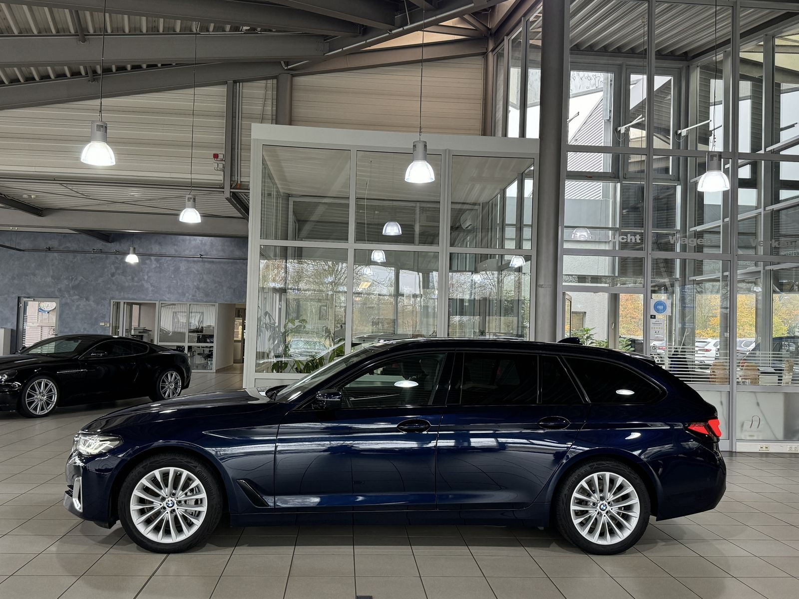 Fahrzeugabbildung BMW 540d xD Luxury Line Panorama Kamera Massage H/K