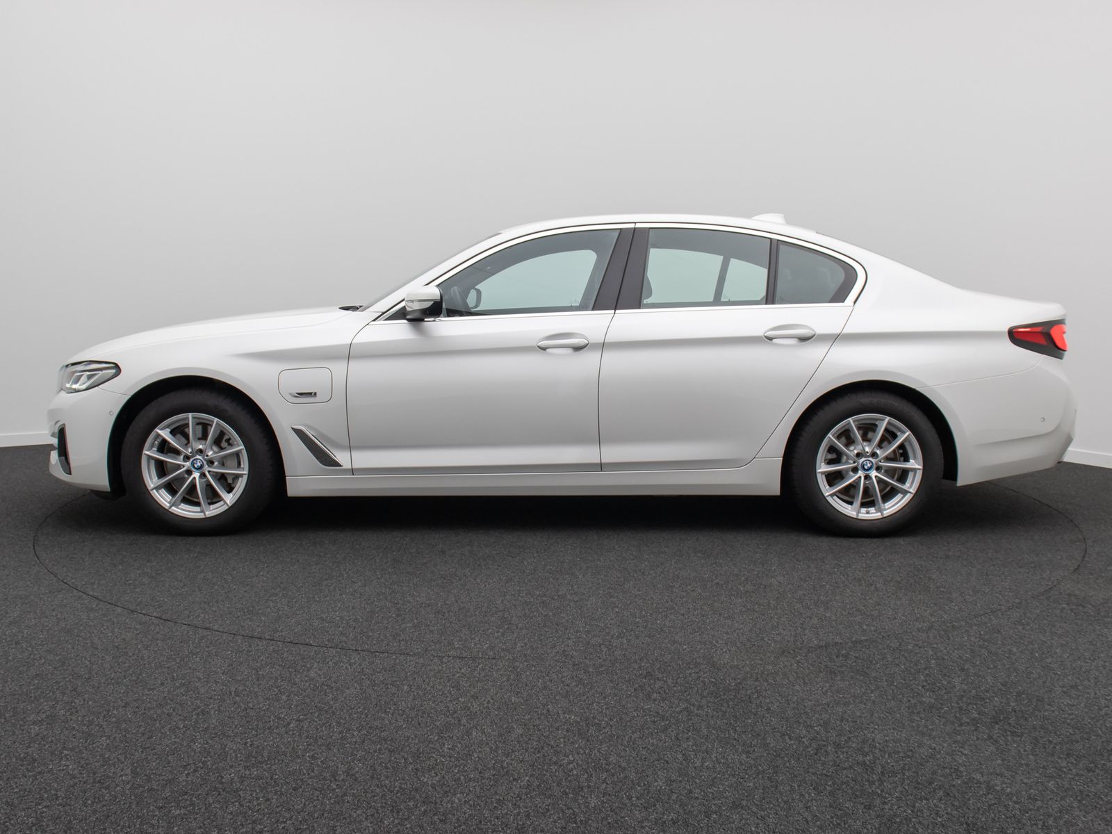 Fahrzeugabbildung BMW 530e ACC 360° HUD DAB Memory Alarm Leder Sport
