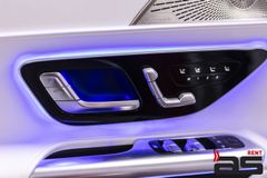 MERCEDES-BENZ SL 680 4M Monogram Series Hood with Maybach Logo