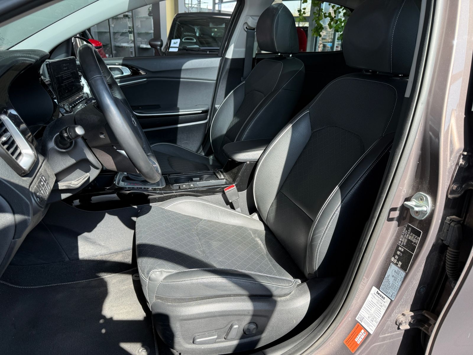 Fahrzeugabbildung Kia XCeed Platinum Edition PANO LEDER LED NAV SHZ