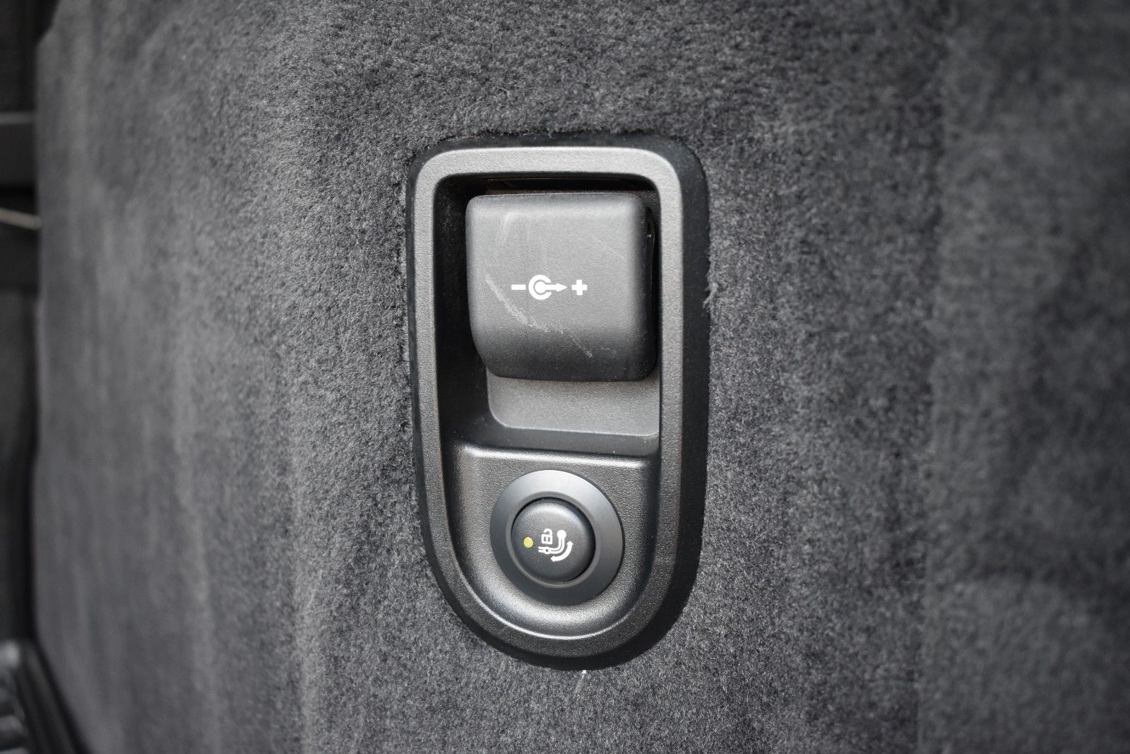 Fahrzeugabbildung BMW BMW 520d Touring Head Up/Anhänger/Driving Assist