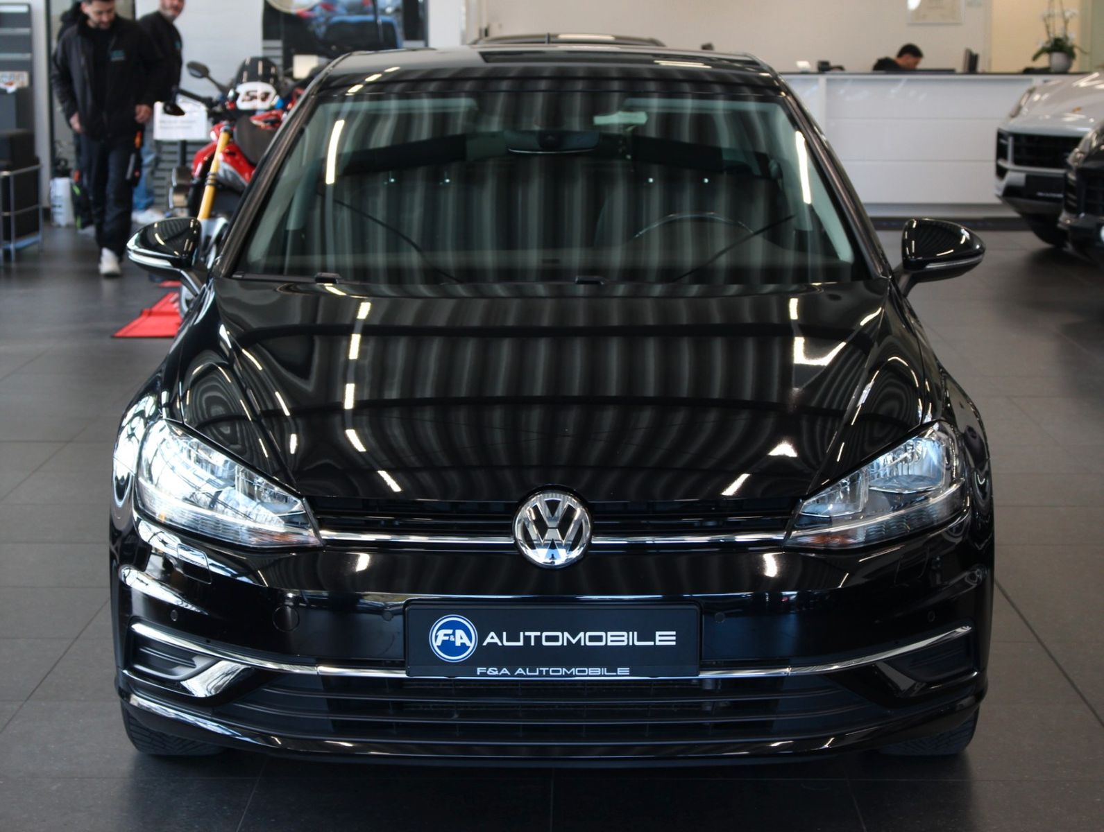 Fahrzeugabbildung Volkswagen Golf 1.0 TSI BMT DSG Comfortline
