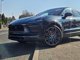 Porsche Macan Turbo 21Zoll DeutschesFahrzeug Panorama - Porsche Macan Turbo mit Benzin-Antrieb
