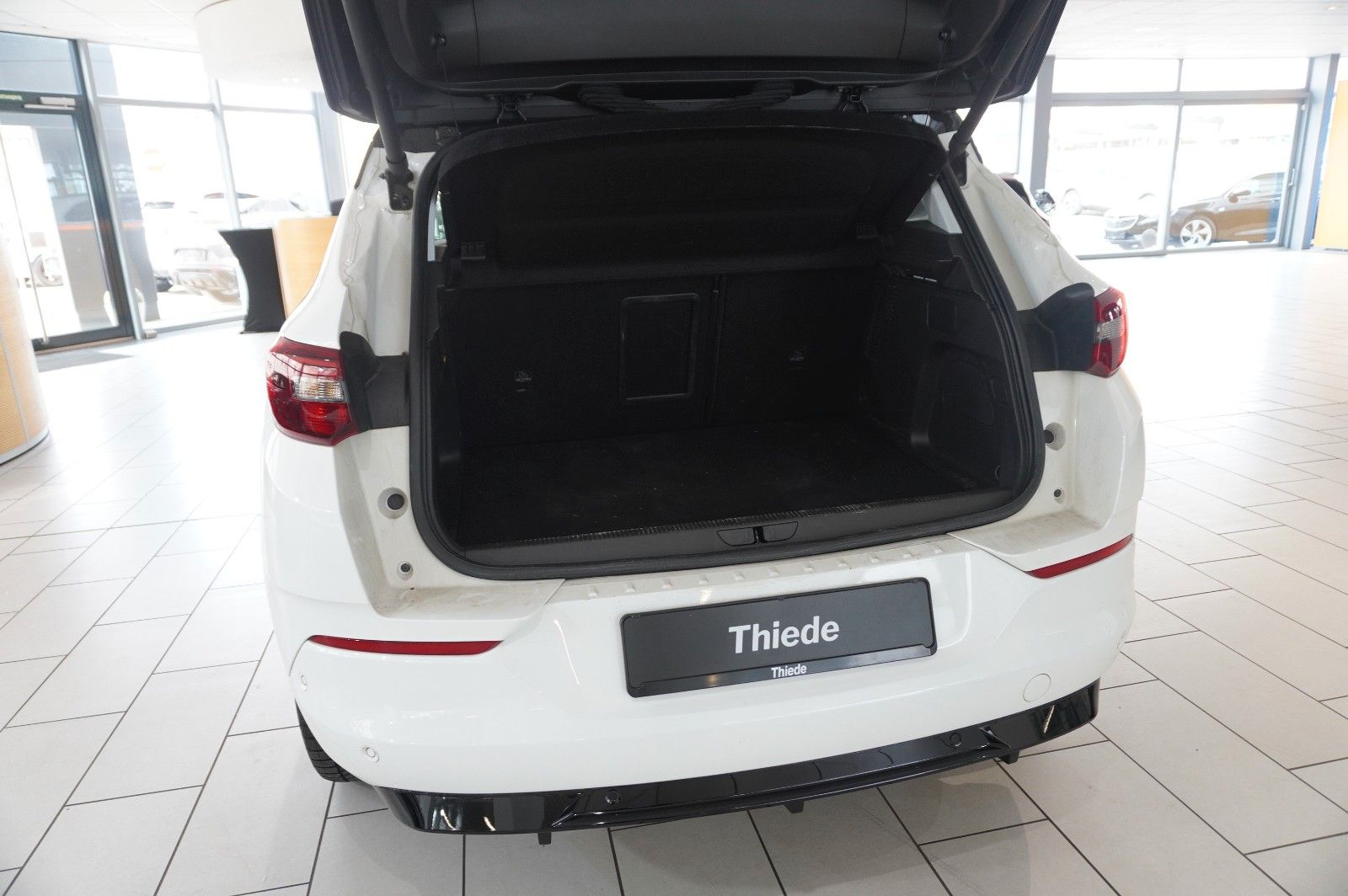 Fahrzeugabbildung Opel Grandland (X) 1.6T GSe HYBRID 4X4 NAVI/LED/SPORT