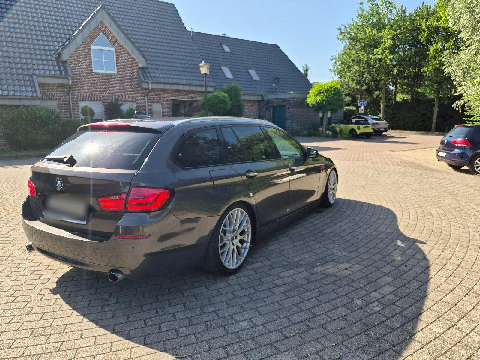 BMW 535 2011 — interior