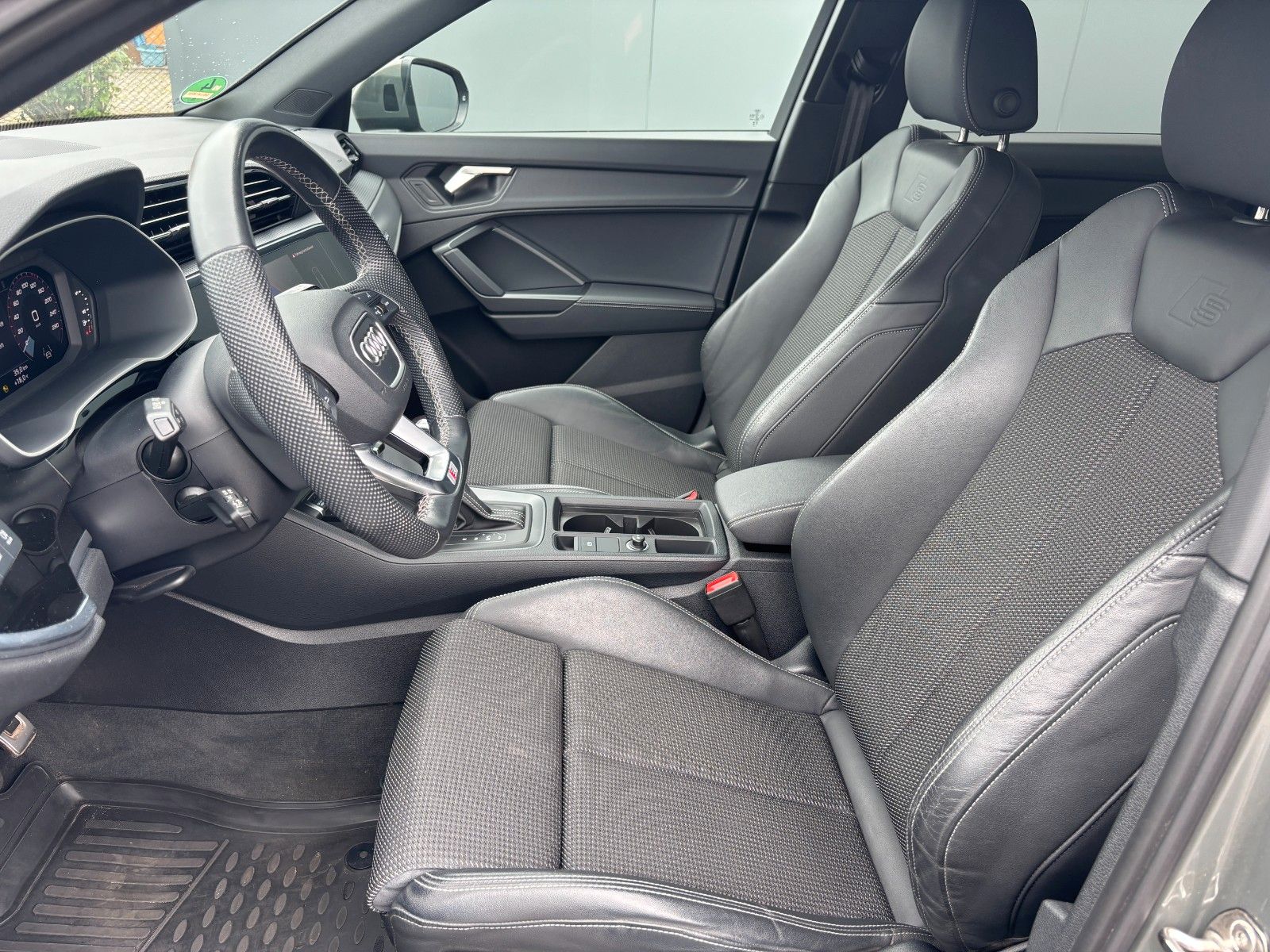 Audi Q3 40 TFSI quattro S line AHK foto 9