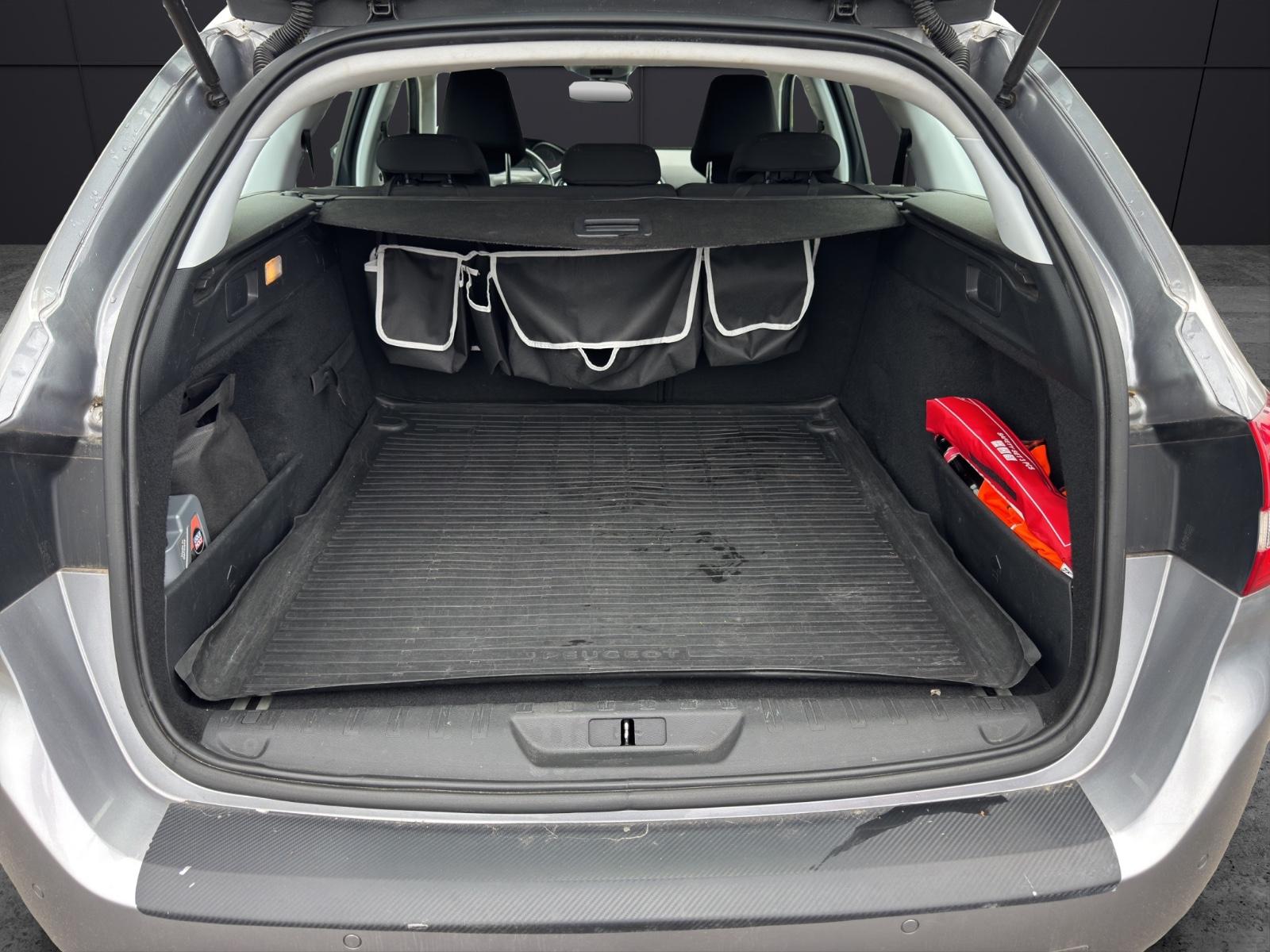 Peugeot 308 2015 — фото 16