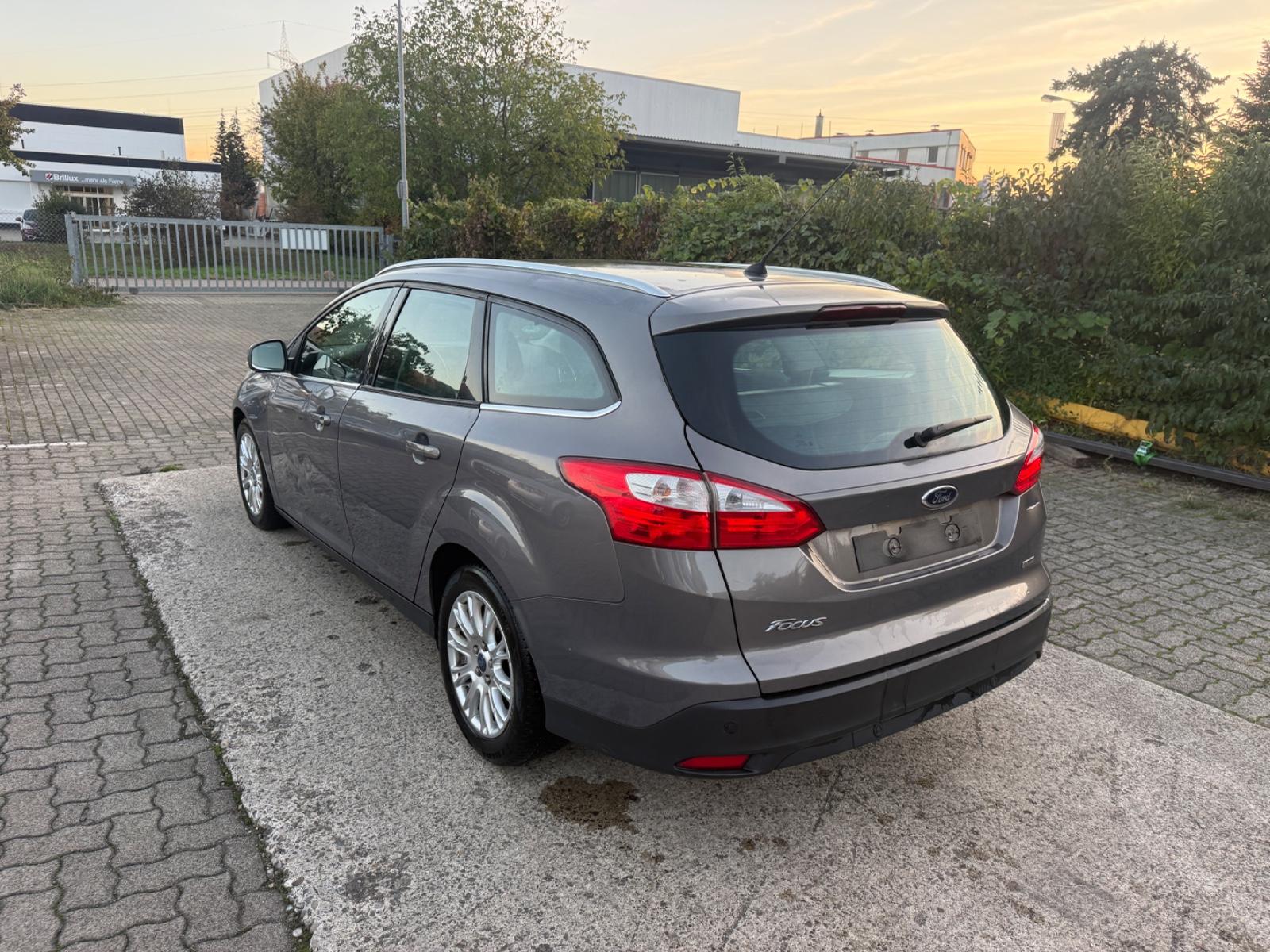 Ford Focus 2011 — photo 6