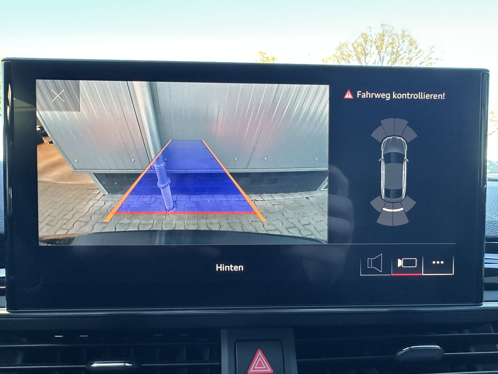 Fahrzeugabbildung Audi A5 SpB 40 TFSI S-Line Black NAV+MATRIX+VCOCK+KAM
