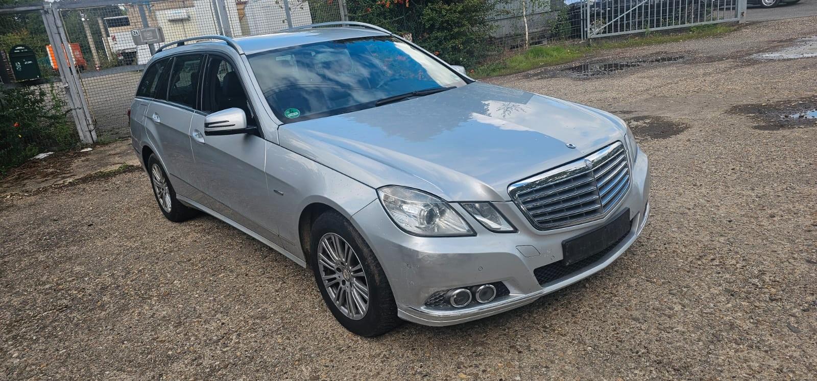 Mercedes-Benz E200 2011 — rear view