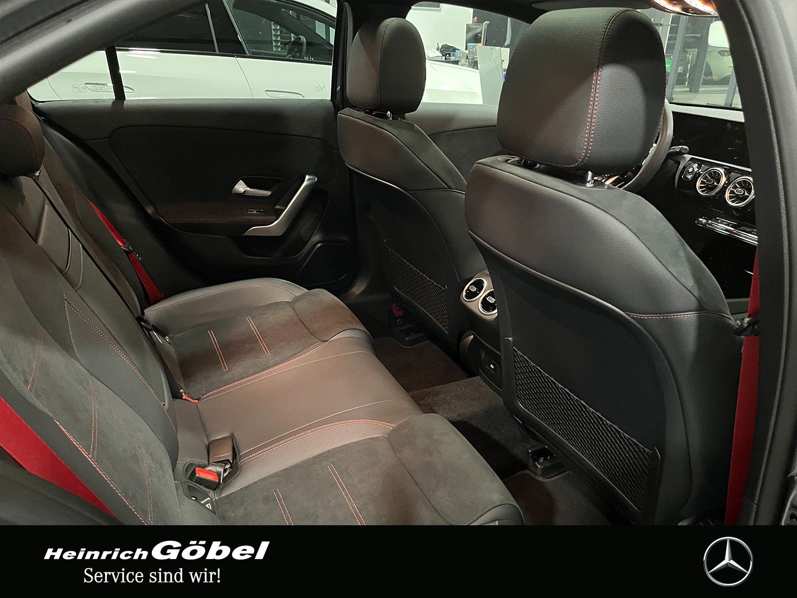 Fahrzeugabbildung Mercedes-Benz A 35 4M Lim. PANO+MULTIBEAM+KAMERA+AMBIENTE+NAVI