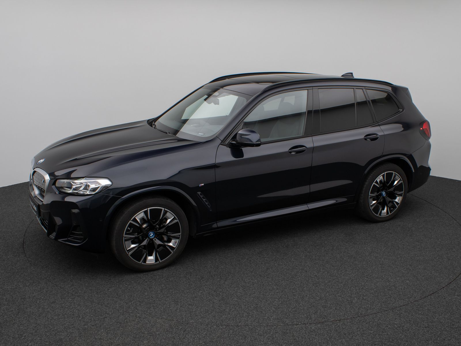 Fahrzeugabbildung BMW iX3 M Sport Impressive Panorama 360° HUD DAB H/K