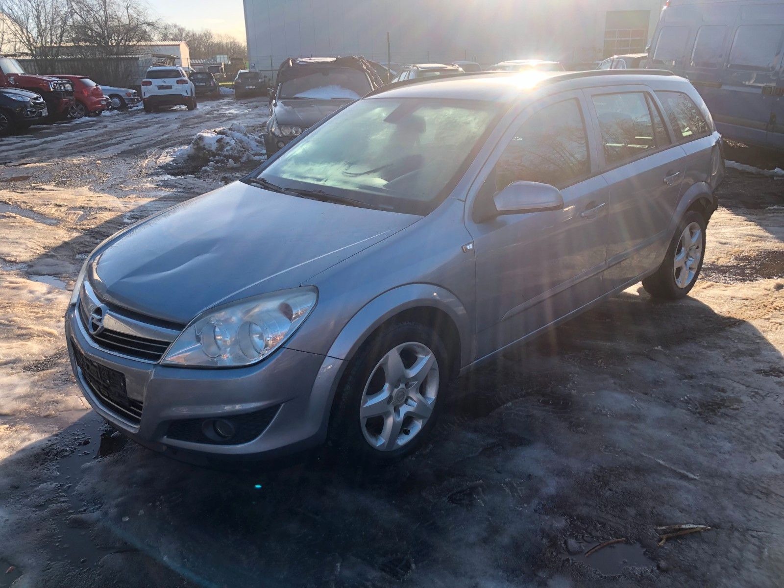 Fahrzeugabbildung Opel Astra H Caravan CATCH ME Heckschaden