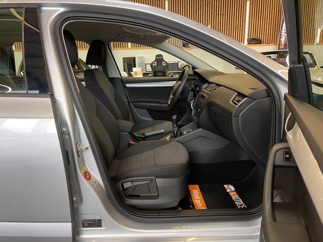 MYAUTOCENTER – Gebraucht- und Jahreswagen mit Werkstattservice in Pfaffenhofen Skoda Octavia Combi Ambition *2. Hand*Klima*PDC*Radio*