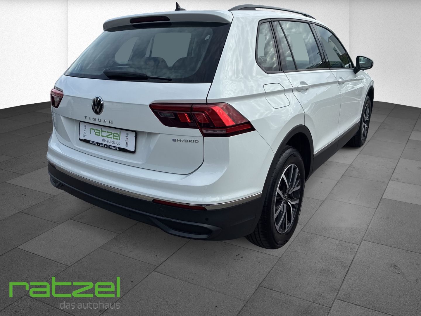 Fahrzeugabbildung Volkswagen Tiguan Life 1.4 eHybrid DSG AHK-klappbar Navi