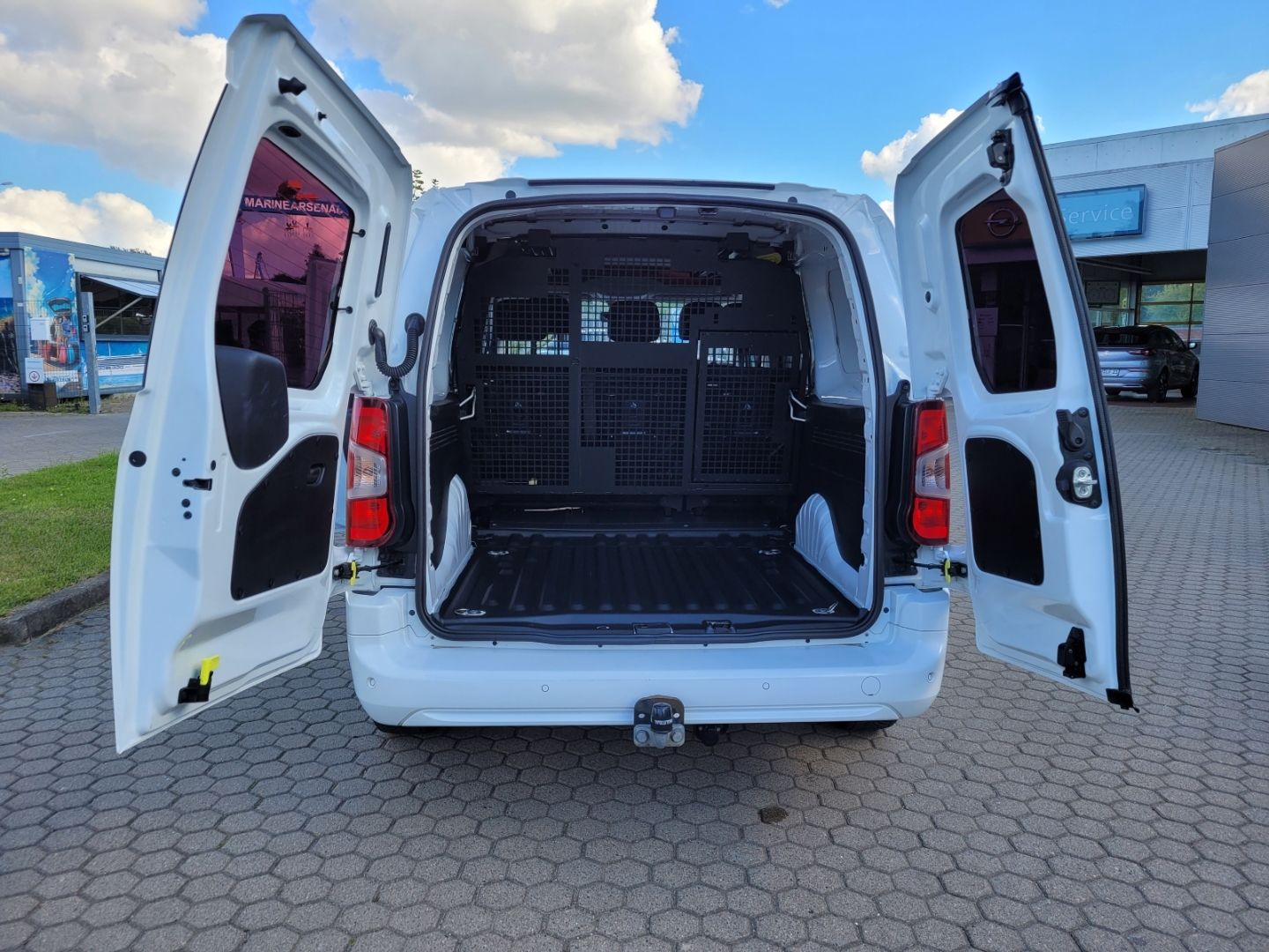 Fahrzeugabbildung Opel Combo Cargo Doppelkabine + AWR + PDC vo. & hi.