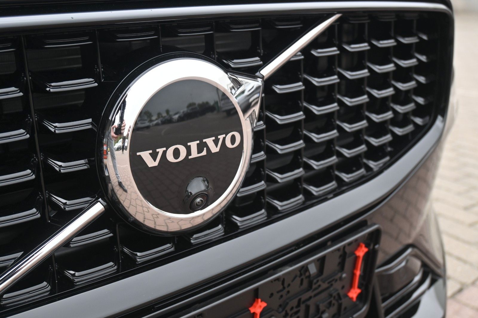 Fahrzeugabbildung Volvo V60 B4 DKG Ultra Dark*B&W*Massage*ACC*AHK*20"