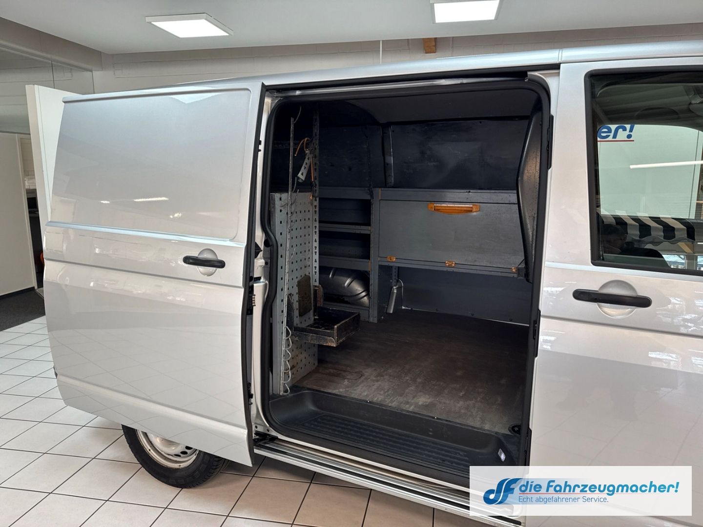 Fahrzeugabbildung Volkswagen T6.1 Transporter Kasten FWD Navi LED ACC Apple C