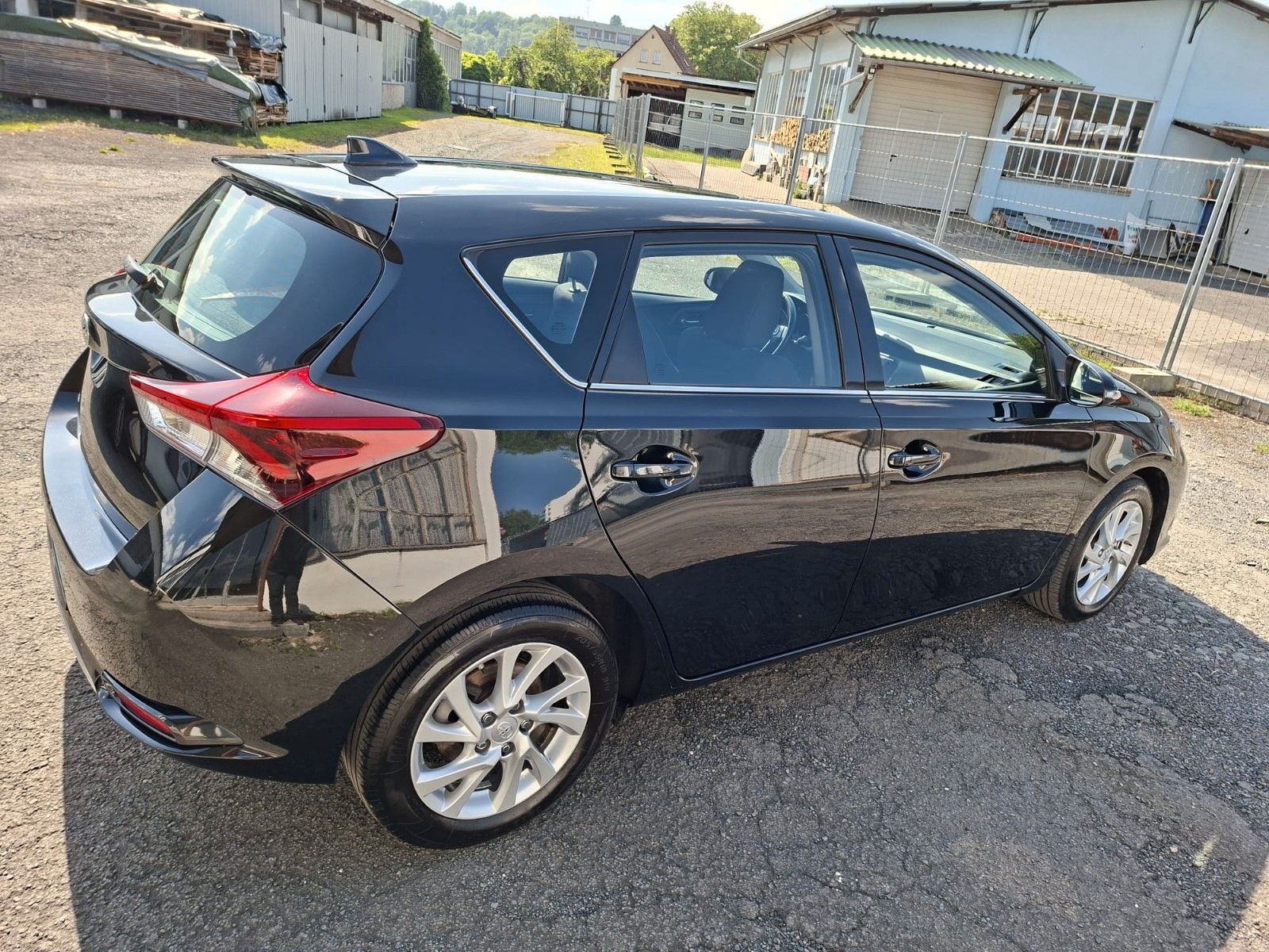TOYOTA Auris