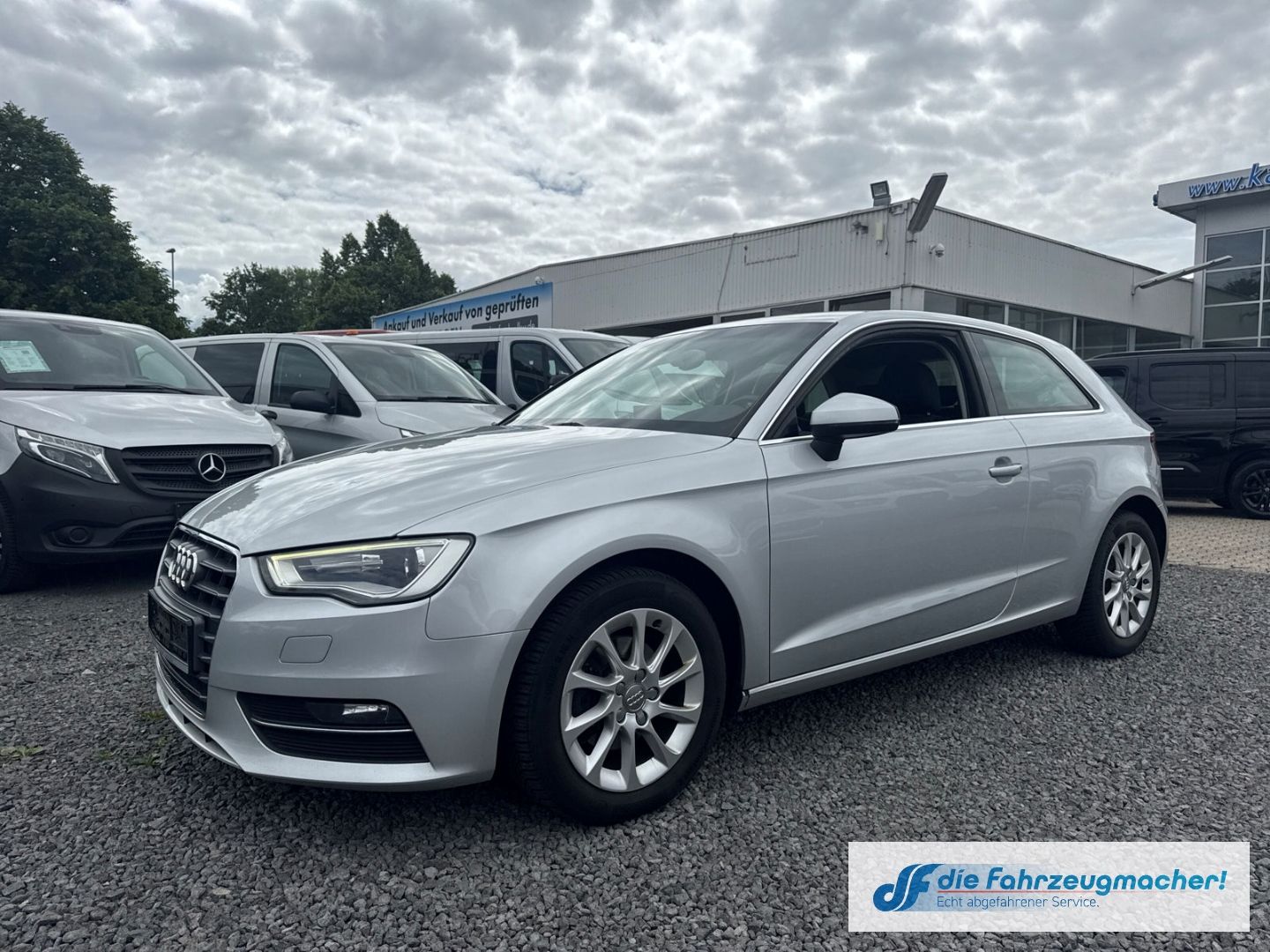Fahrzeugabbildung Audi A3 Attraction Bi-Xenon 2-Zonen-Klimaautom *EXPOR