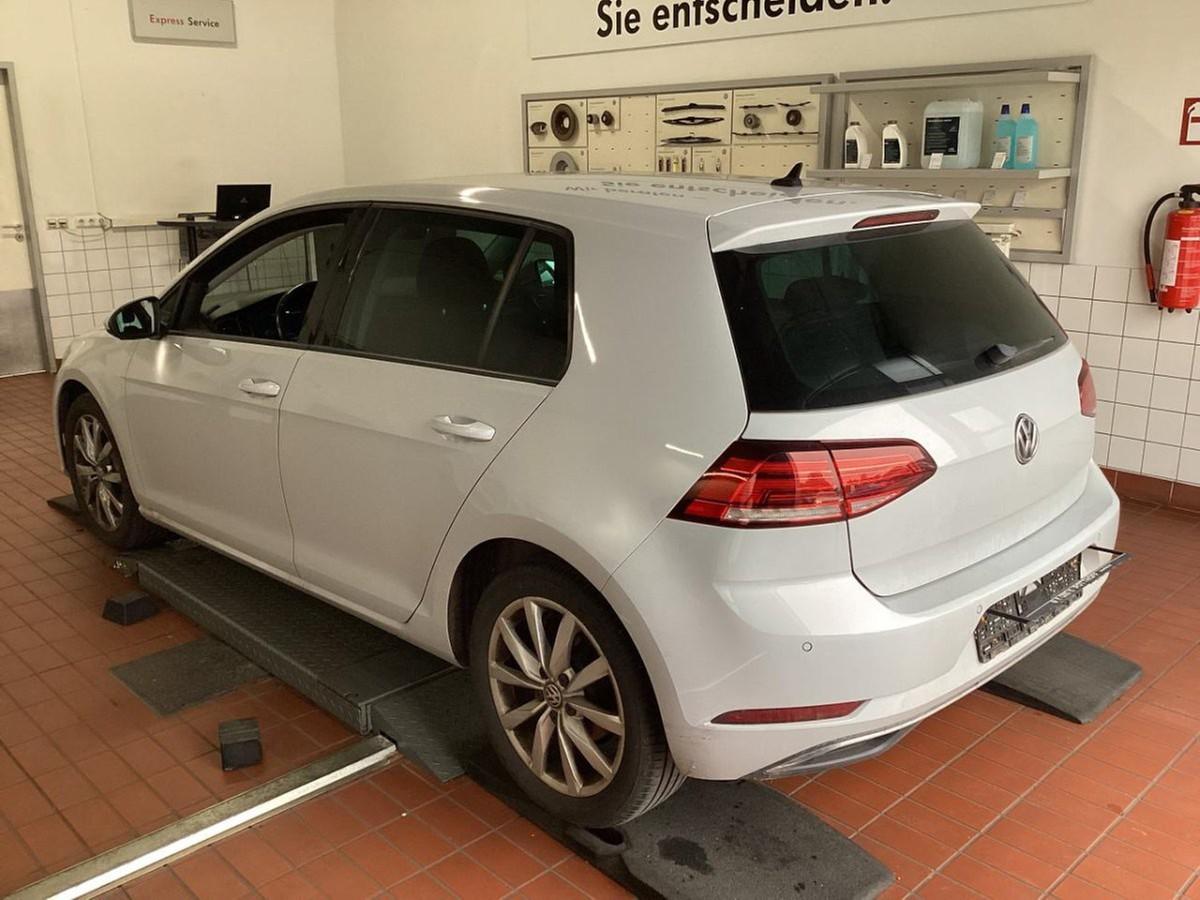 Volkswagen Golf VII 1.0 TSI Comfortline NAVI AHK LED PRIVAC