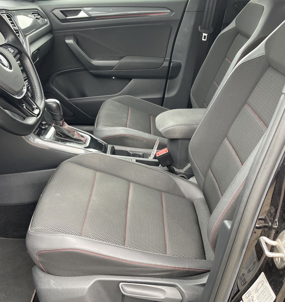 Fahrzeugabbildung Volkswagen T-Roc 2.0 TDI*Sport*LED*Cam*ACC*Navi*SHZ*