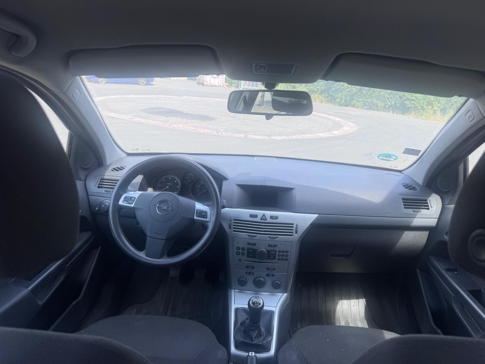 Opel Astra 2009 — photo 7