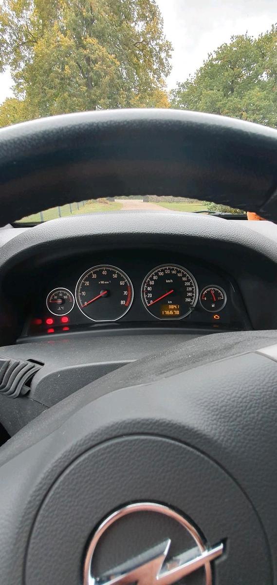 Opel Vectra 2006 — interior