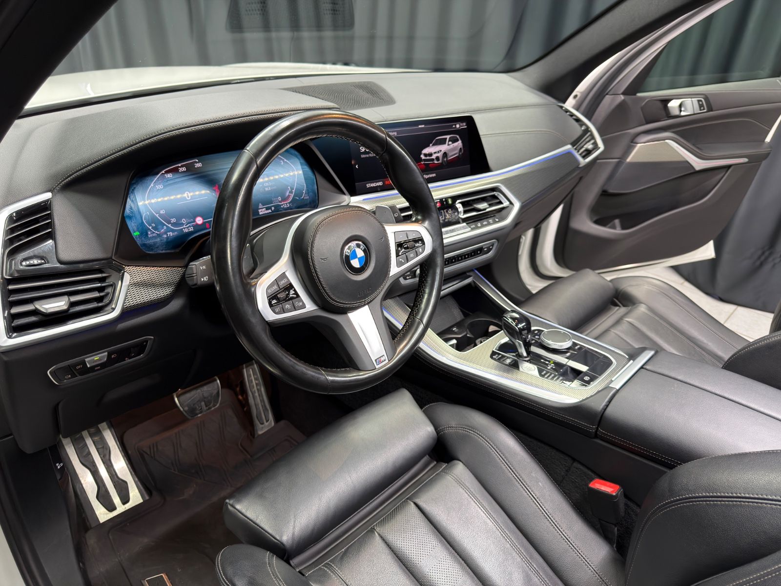 Fahrzeugabbildung BMW X5 xDrive 30d M SPORT|PANORAMA|NAVI|LED|21 ZOLL|