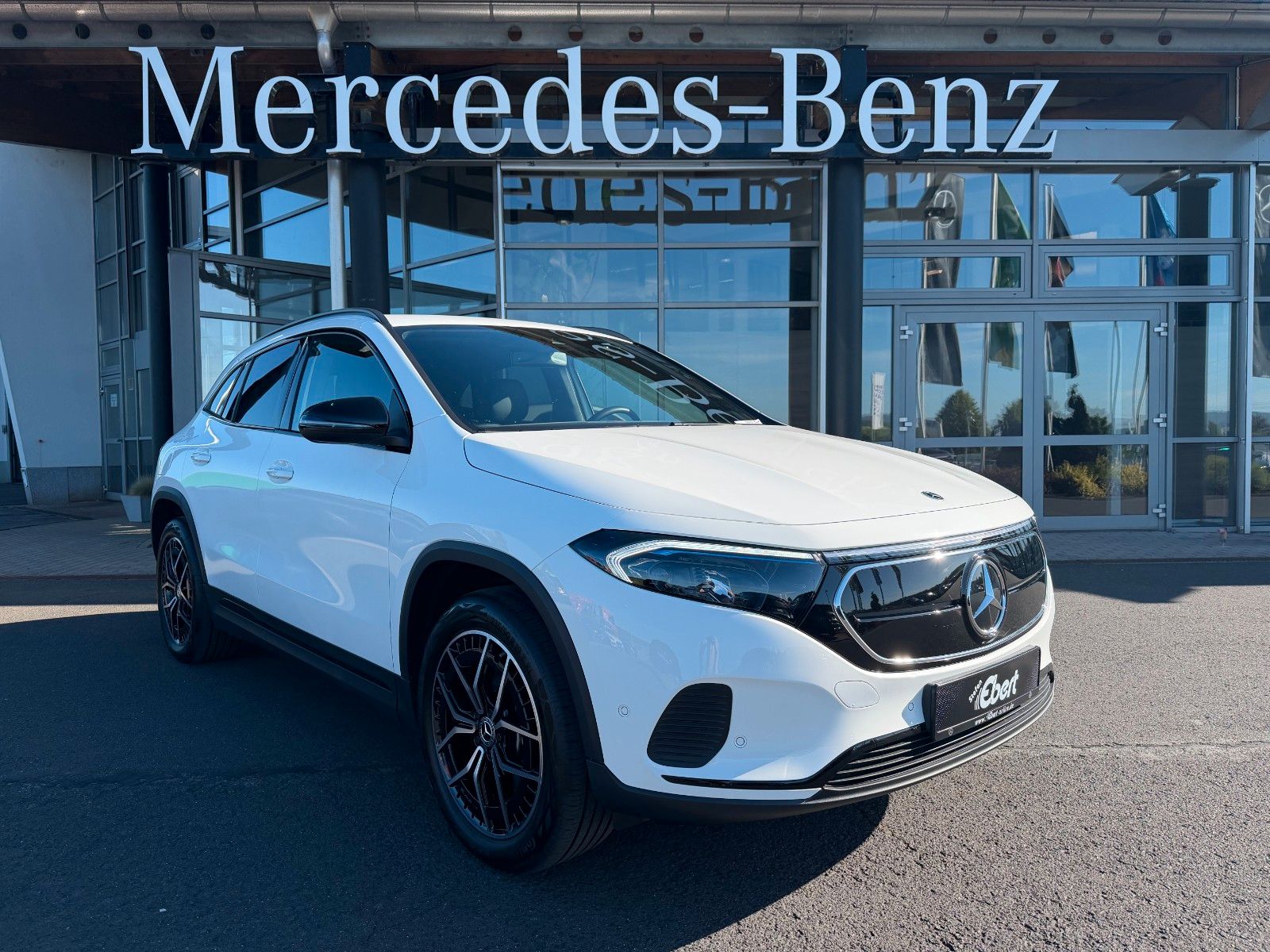 Fahrzeugabbildung Mercedes-Benz EQA 300 4M Progressive+Ambiente+Night+19`+TotW
