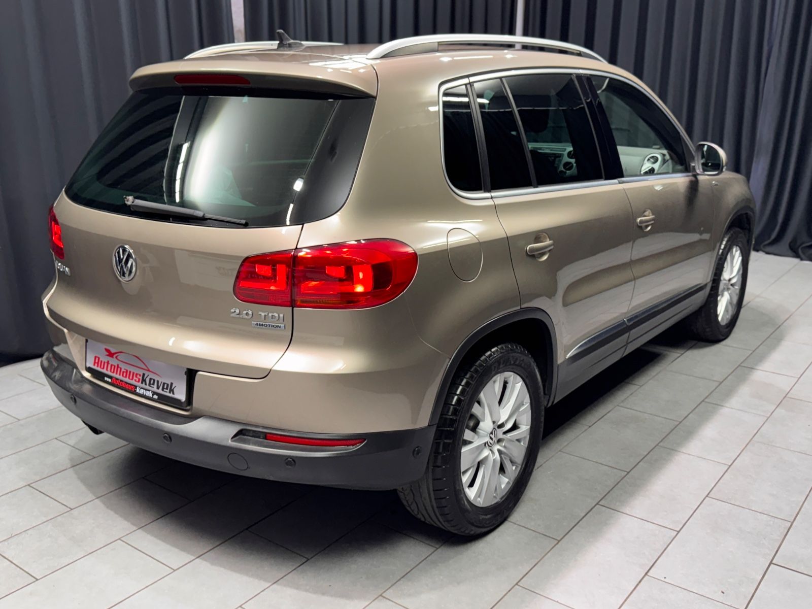 Fahrzeugabbildung Volkswagen Tiguan Life BMT 4Motion|DSG|NAVI|XENON|