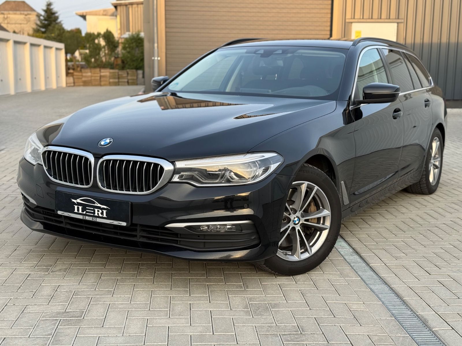 BMW 530 d Touring*HEAD-UP*AHK*AMBIENTE*DIGITAL-TACHO
