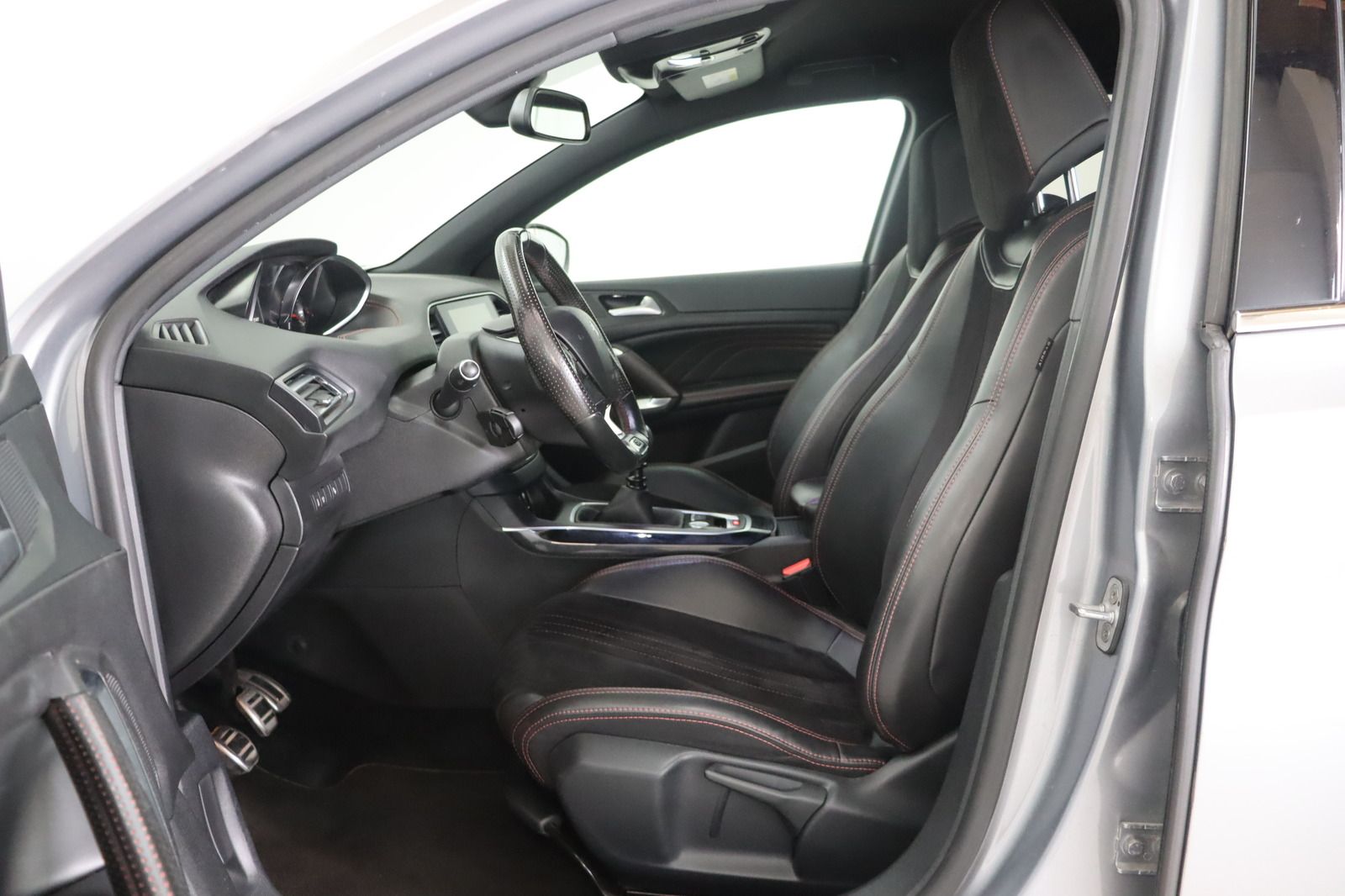 Fahrzeugabbildung Peugeot 308 GT * LED * Teilleder * Navi