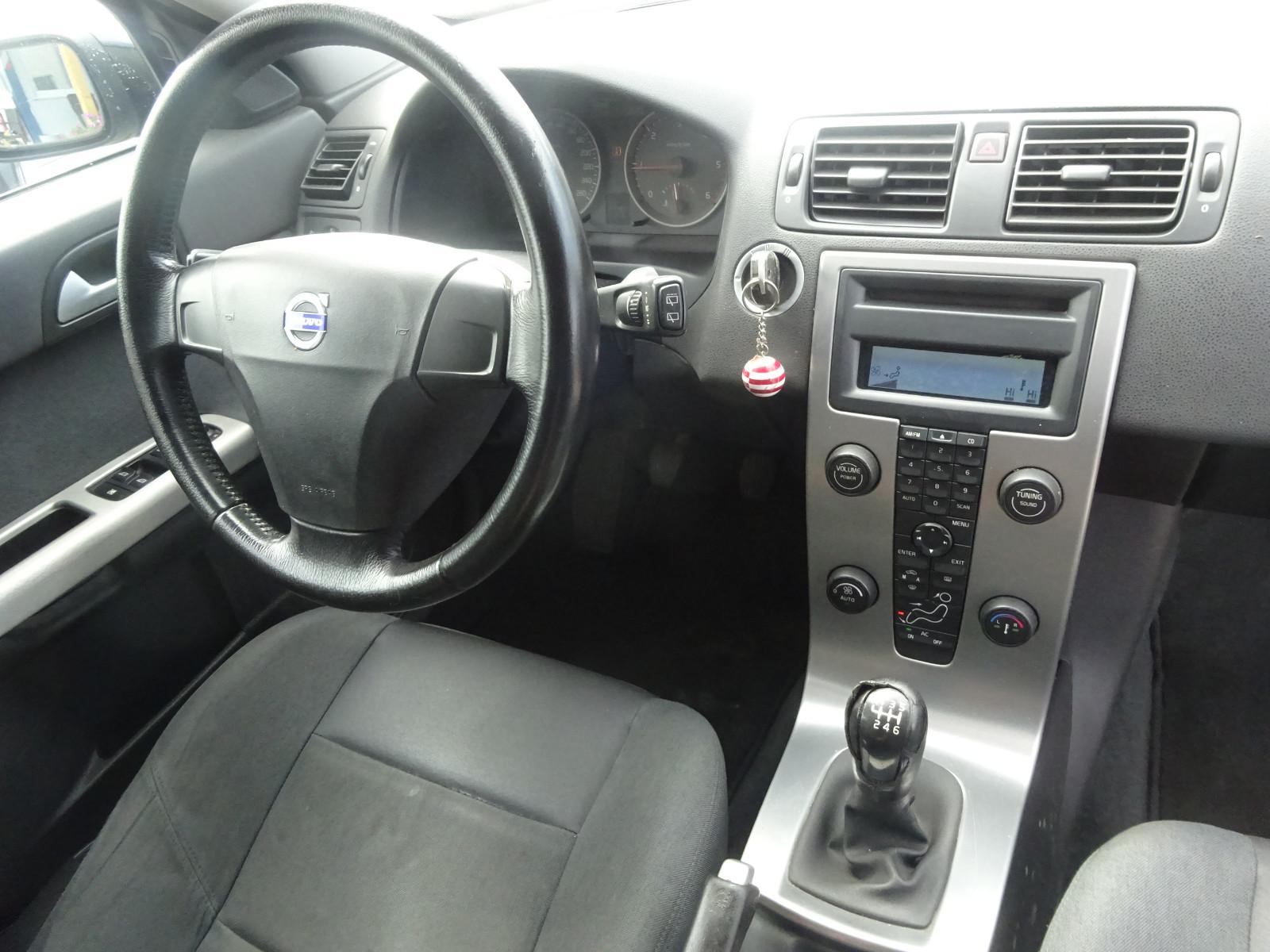 Volvo V50 2004 — photo 11