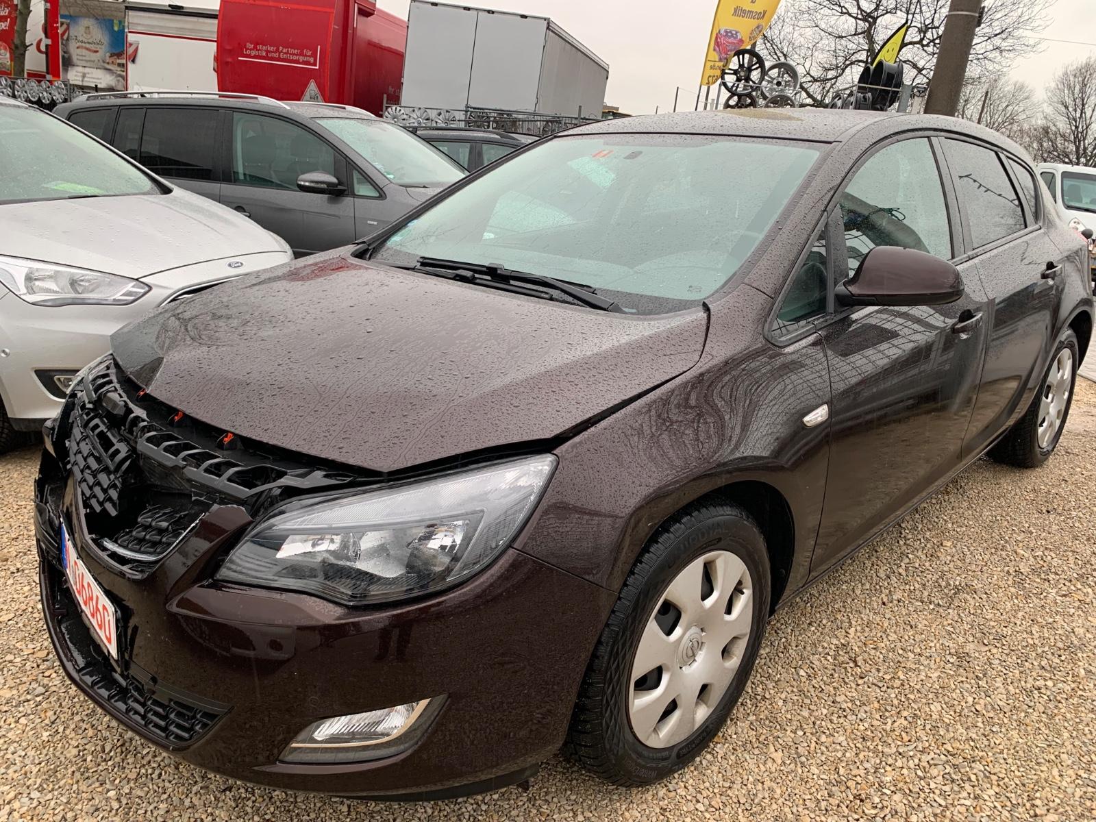 Opel Astra J Lim. 5-trg. Design Edition