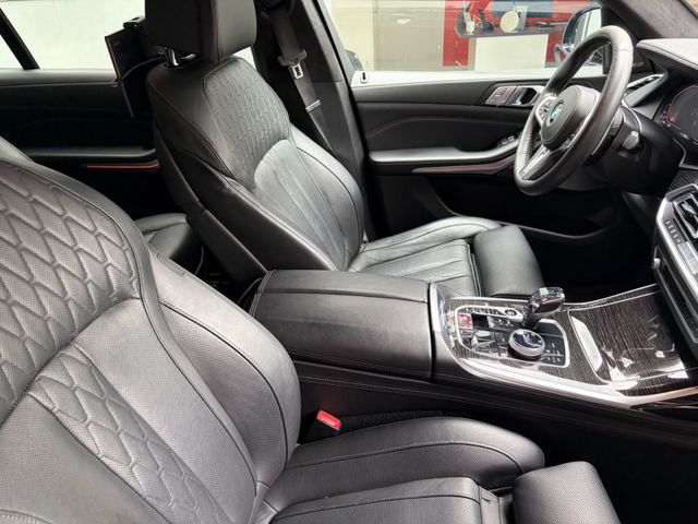 Fahrzeugabbildung BMW X7 M50 d