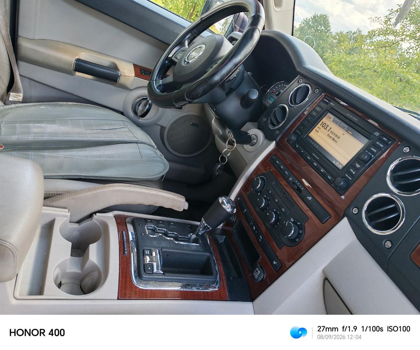 Jeep Commander 2010 — photo 14