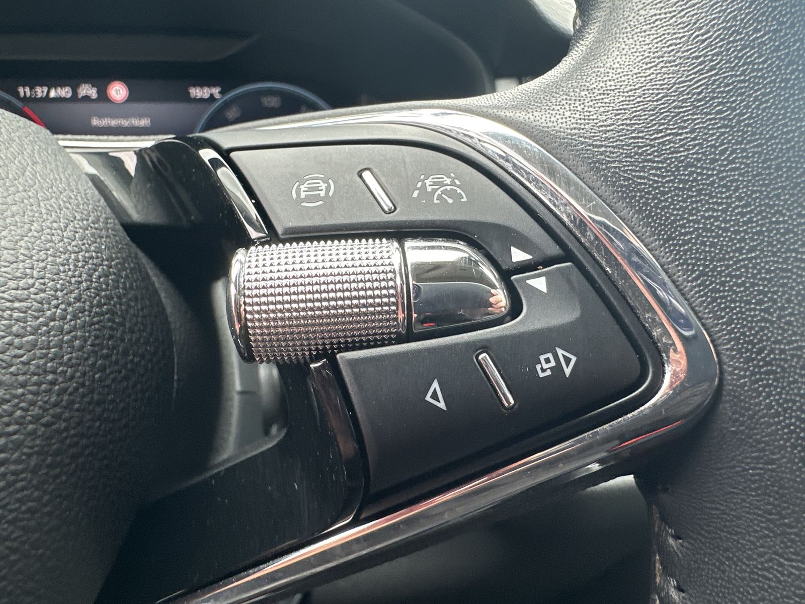 Fahrzeugabbildung SKODA Kodiaq Ambition NAV+MATRIX+ACC+AHK+KAMERA+17ZOLL