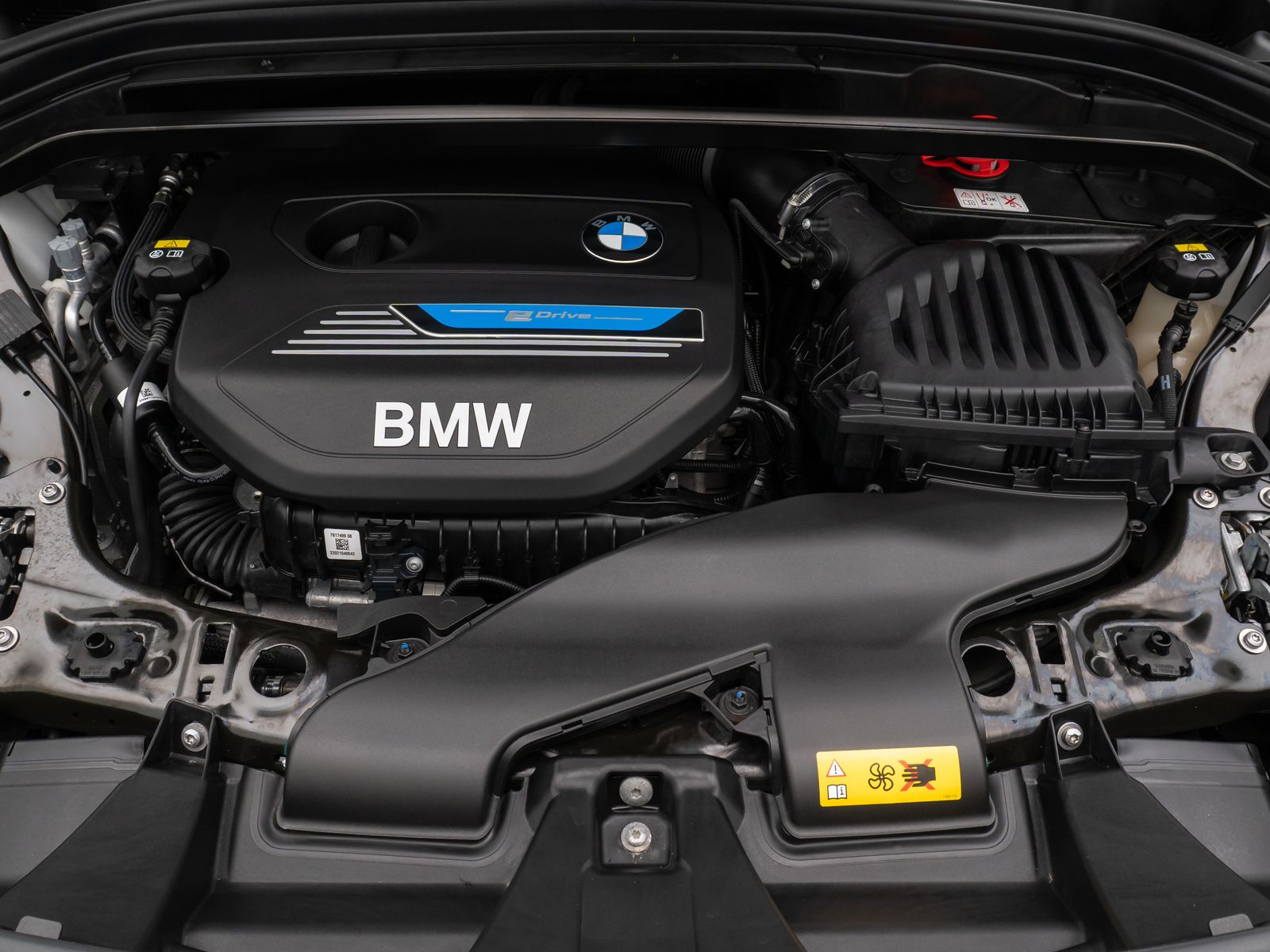 Fahrzeugabbildung BMW X1 xD25e xLine HUD Navi+ HiFi DAB Kamera 19Zoll