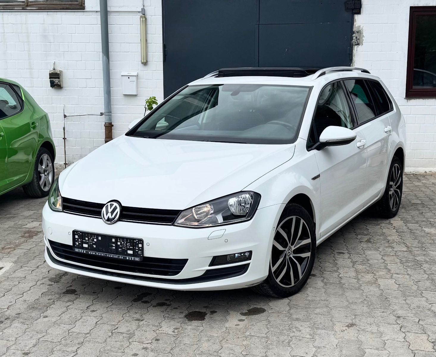 Volkswagen Golf - 1