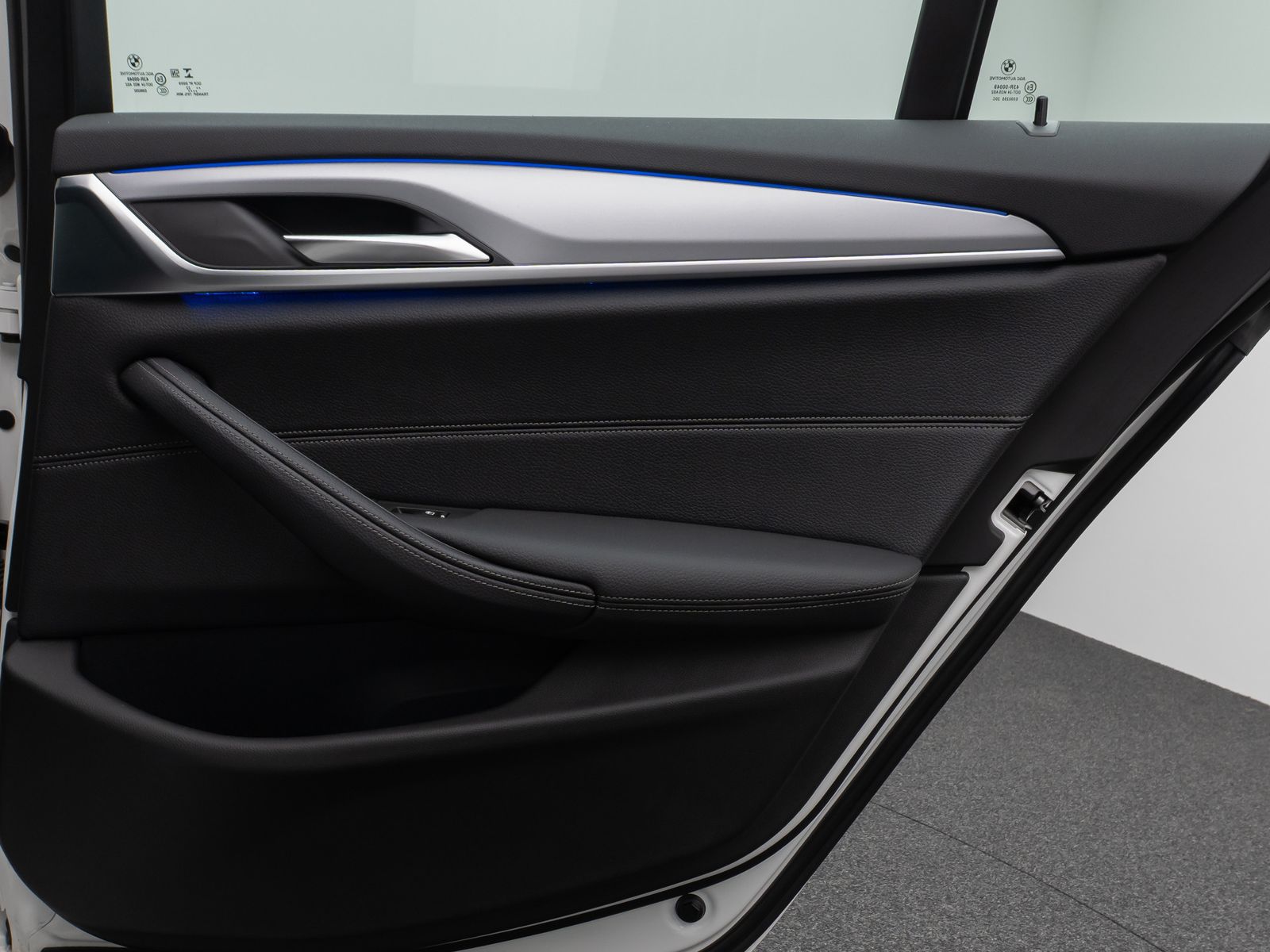 Fahrzeugabbildung BMW 530d Kamera HUD DAB Komfort Alarm Sport 19Zoll