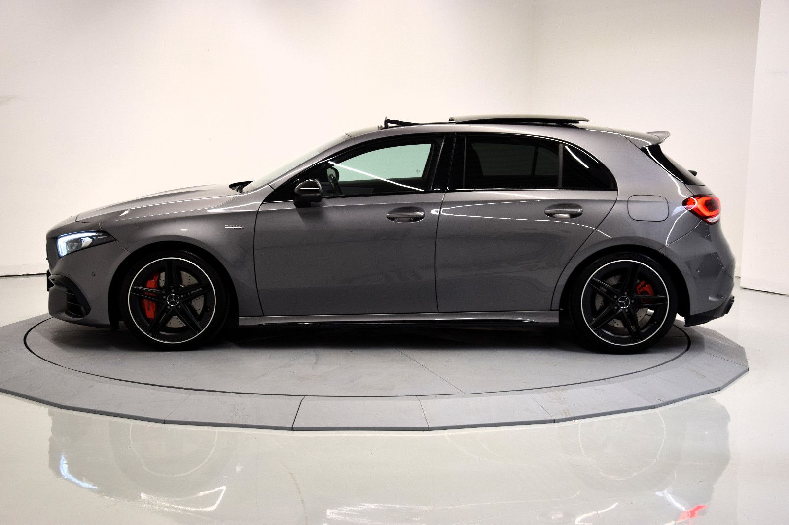 Fahrzeugabbildung Mercedes-Benz A45 S AMG 4Matic+ Track-Pack Pano Perf.-Sound