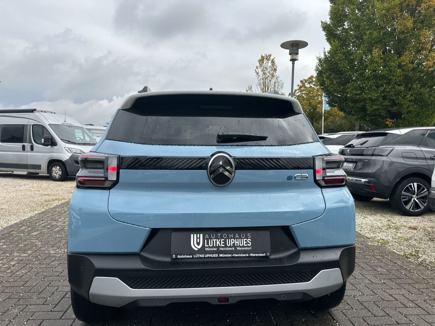 Fahrzeugabbildung Citroën C3 MAX Elektro 113 Navi CarPlay SHZ Temp.