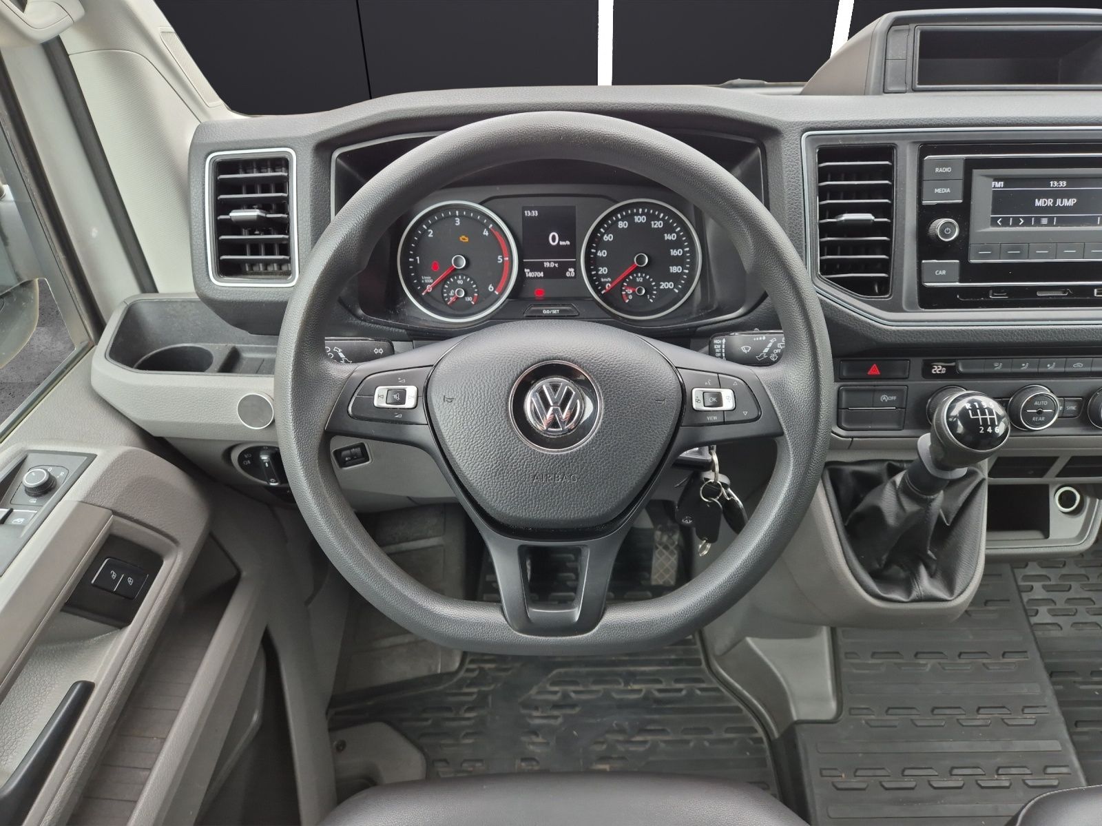 Fahrzeugabbildung Volkswagen Crafter 35 MR HD 4Mo 9-Si Rollstuhllift Trittstu